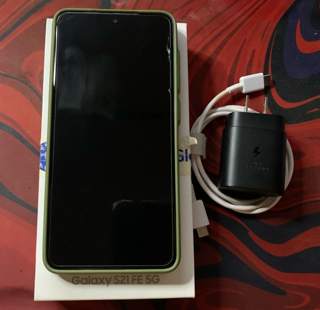 Samsung Galaxy S21 FE 5G (Category: Samsung) located in Mandaluyong City. Submitted by pure.ice21 (Listing ID 1366694638, Image 1). Description: Details: Galaxy S21 FE 5G 128gb Dual sim Open line Complete box Original cord Original socket (not including the box before) Price: 13,500 No issue No dent No scratches Screen protector lang yung basag hindi mismo screen RFS: hindi na nagagamit and ilang beses lang ginamit PM me for more details .