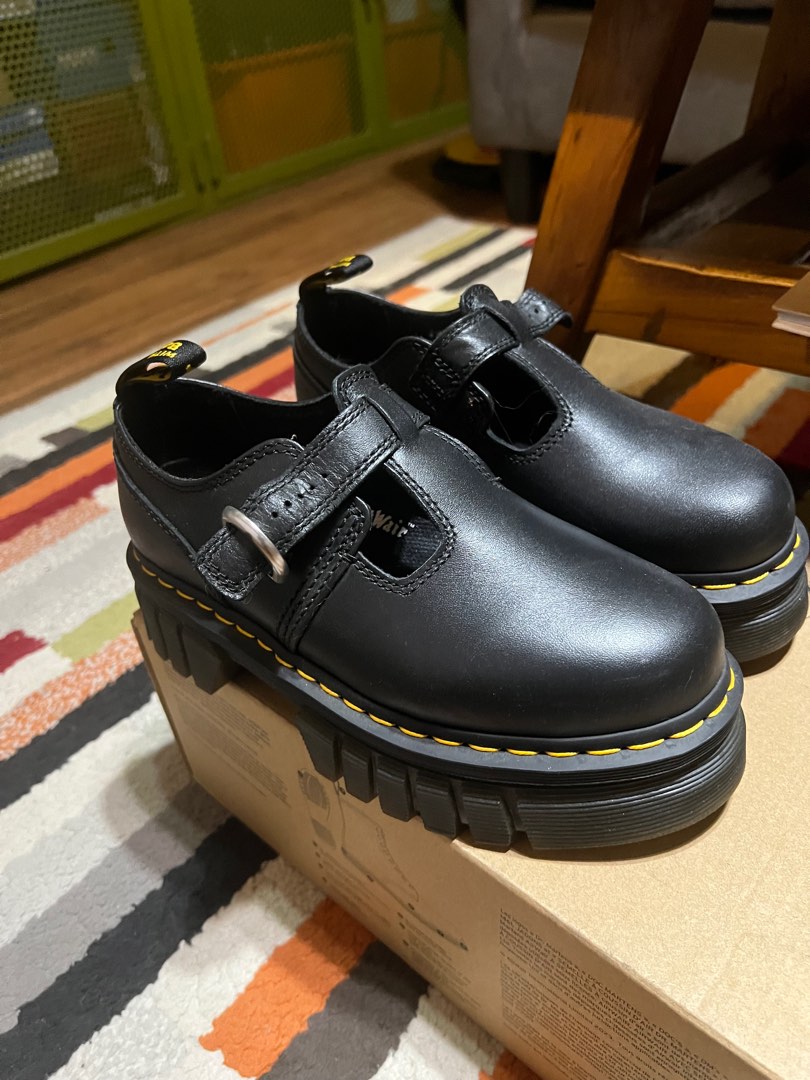 Docmart Fadding Sepatu Docmart Original, Fesyen Wanita, Sepatu di Carousell