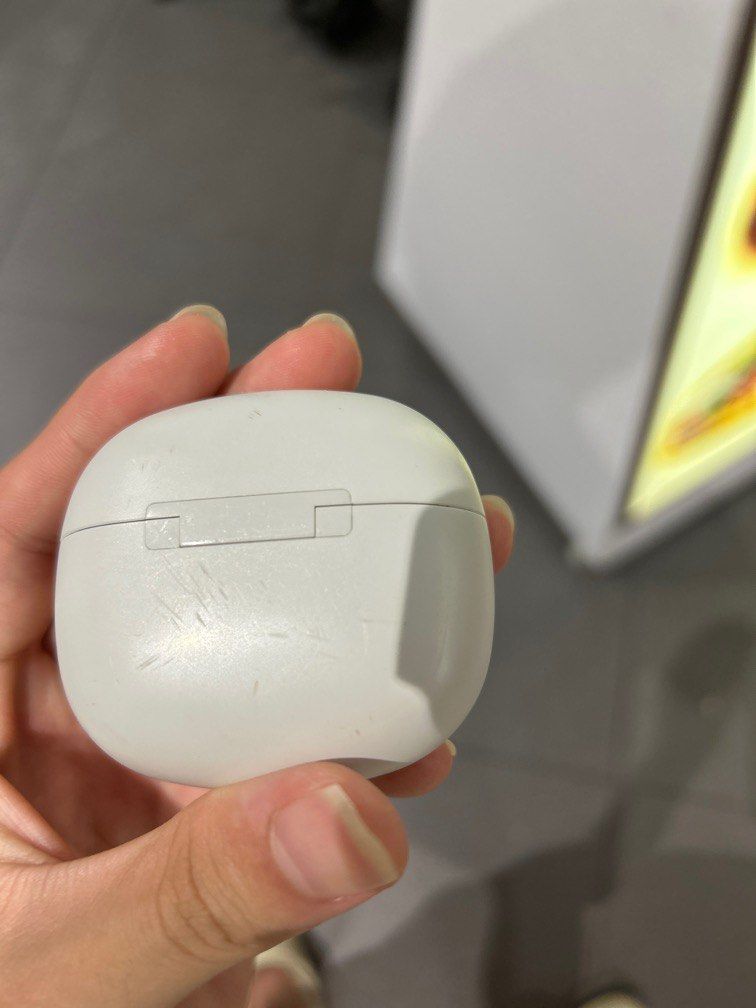 Skullcandy Rail (Category: Earphones) located in Singapore. Submitted by ryan_sl (Listing ID 1366578213, Image 1). Description: minor scratches on case.