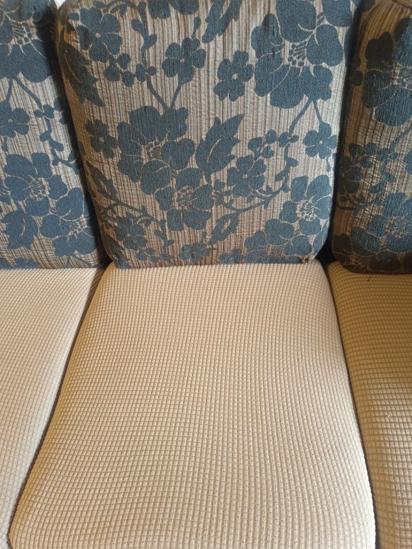 Sofa (Category: Sofas) located in Kuala Lumpur. Submitted by enna0111 (Listing ID 1366548932, Image 3). Description: good condition...self pickup ...nett price.