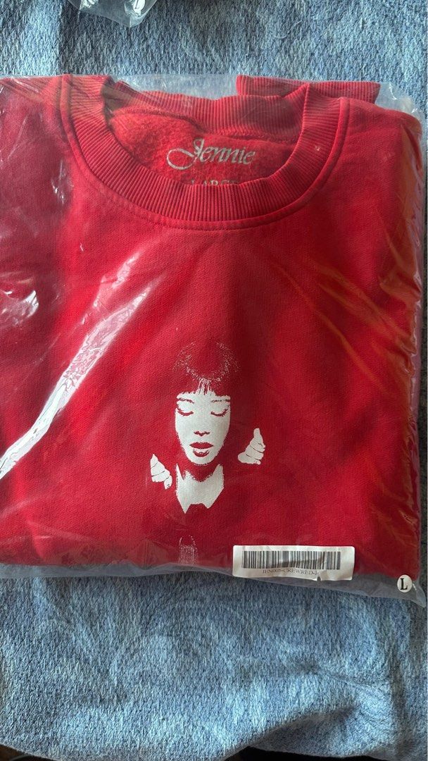 JENNIE BLACKPINK The Ruby Experience Crewneck Sweatshirt (Category: Coats, Jackets and Outerwear) located in Manila. Submitted by kaytee_39455 (Listing ID 1366643435, Image 1). Description: JENNIE THE RUBY EXPERIENCE CREWNECK SWEATSHIRT Size: Large Meet up Or Grab/Lalamove shouldered by the buyer Brand new / unused With complete packaging .