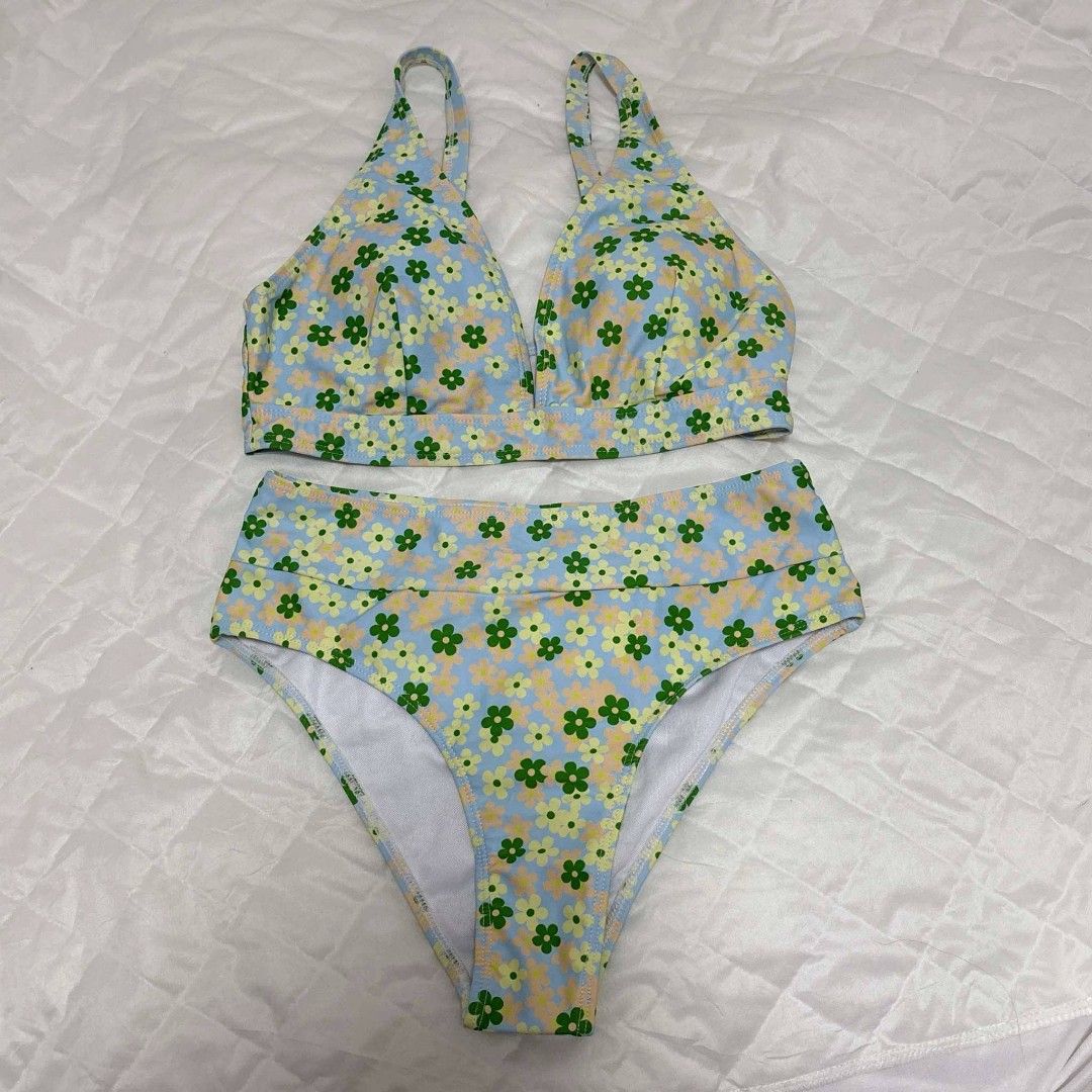 two piece floral padded bikini swimsuit (Category: Bikinis & Swimsuits) located in Pasig City. Submitted by niniky.a (Listing ID 1366672145, Image 1). Description: .