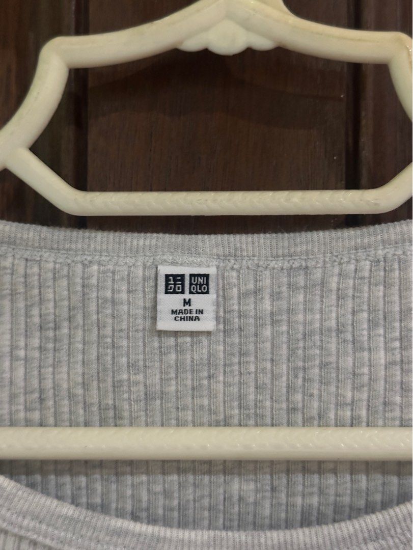 Uniqlo Grey Ribbed Round Neck Top (Category: Shirts) located in Taytay. Submitted by chilowbri (Listing ID 1366689606, Image 2). Description: Size M Official Uniqlo MOP: Gcash/Maya MOD: J&T/SDD Loc: Taytay.