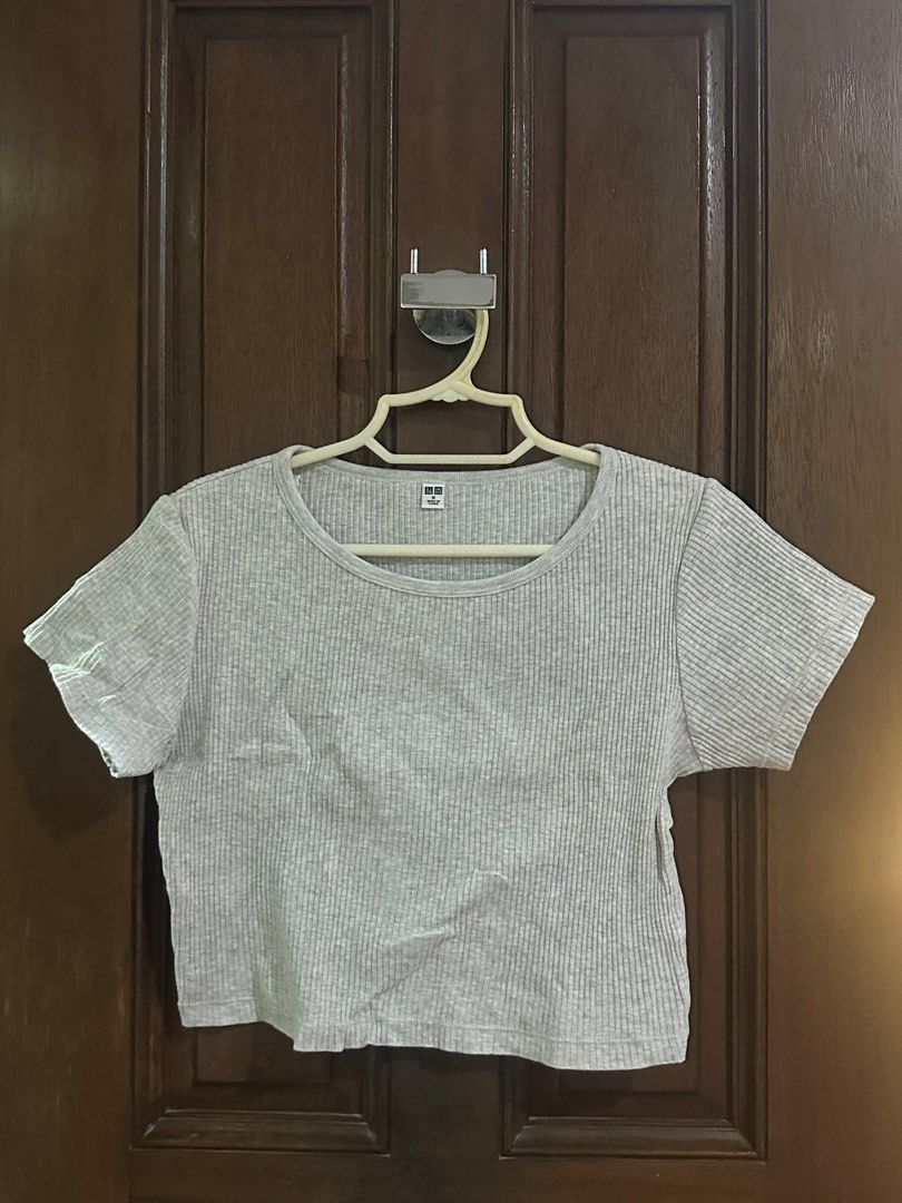 Uniqlo Grey Ribbed Round Neck Top (Category: Shirts) located in Taytay. Submitted by chilowbri (Listing ID 1366689606, Image 1). Description: Size M Official Uniqlo MOP: Gcash/Maya MOD: J&T/SDD Loc: Taytay.