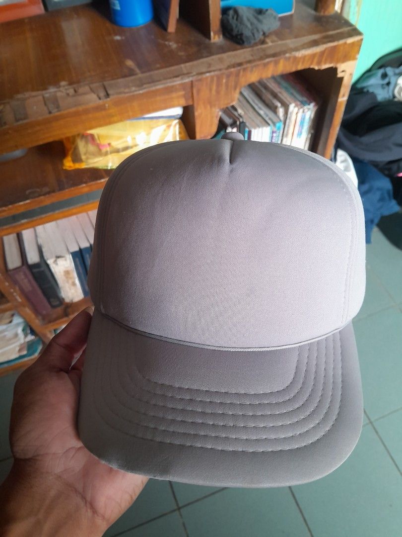 Vintage Blank Plain Youngan Grey Foam Snapback Cap (Category: Caps & Hats) located in Naga. Submitted by dailyrollin1995 (Listing ID 1366730750, Image 1). Description: 600+sf Good as new nagka issue lang Sri lanka made Pogi ng fittings.