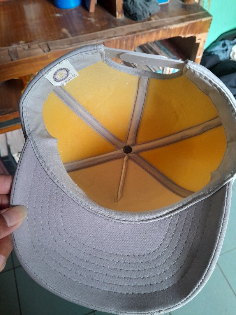 Vintage Blank Plain Youngan Grey Foam Snapback Cap (Category: Caps & Hats) located in Naga. Submitted by dailyrollin1995 (Listing ID 1366730750, Image 2). Description: 600+sf Good as new nagka issue lang Sri lanka made Pogi ng fittings.