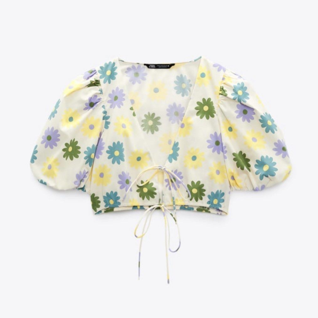 Zara Floral Poplin top (Category: Others Tops) located in Mandaluyong City. Submitted by chasingbliss (Listing ID 1366728218, Image 1). Description: Used once..