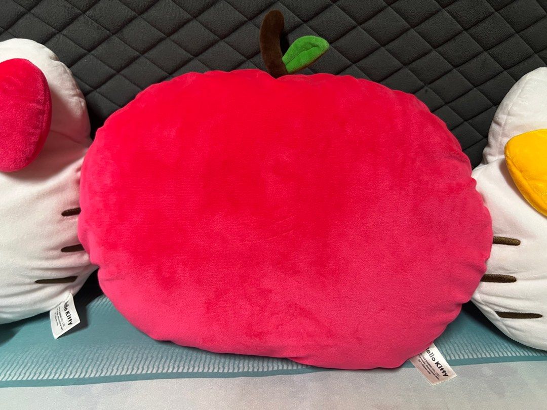 7 eleven Hello Kitty Hello Mimmy snap on pillow set (Category: Bedding & Towels) located in Las Pinas. Submitted by marblestoys (Listing ID 1368348119, Image 3). Description: Payment via bpi / bdo / gcash / PayPal Pay as you order Shipping fee shouldered by buyer Via flash / j&t / LBC/ Grab / lalamove Meet up: BFRV Las Piñas Crossposted .