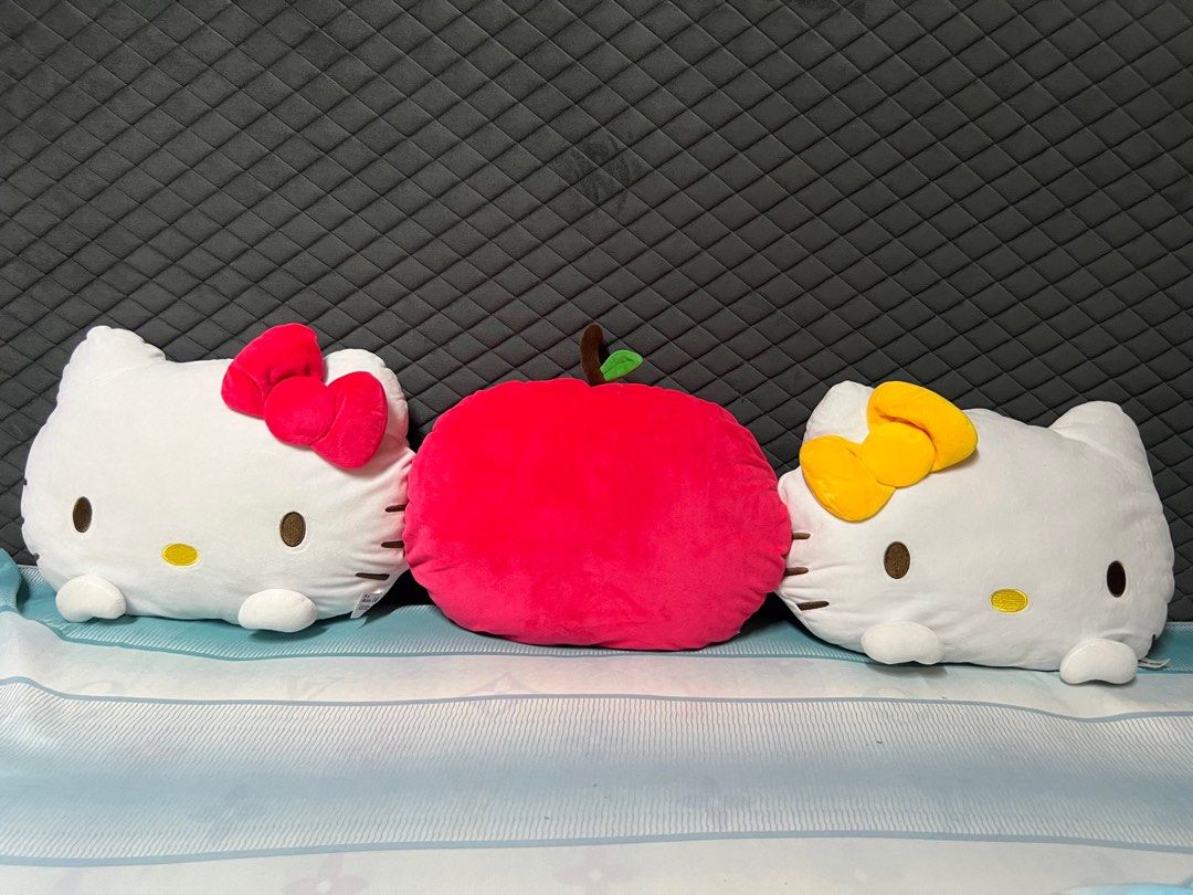 7 eleven Hello Kitty Hello Mimmy snap on pillow set (Category: Bedding & Towels) located in Las Pinas. Submitted by marblestoys (Listing ID 1368348119, Image 1). Description: Payment via bpi / bdo / gcash / PayPal Pay as you order Shipping fee shouldered by buyer Via flash / j&t / LBC/ Grab / lalamove Meet up: BFRV Las Piñas Crossposted .