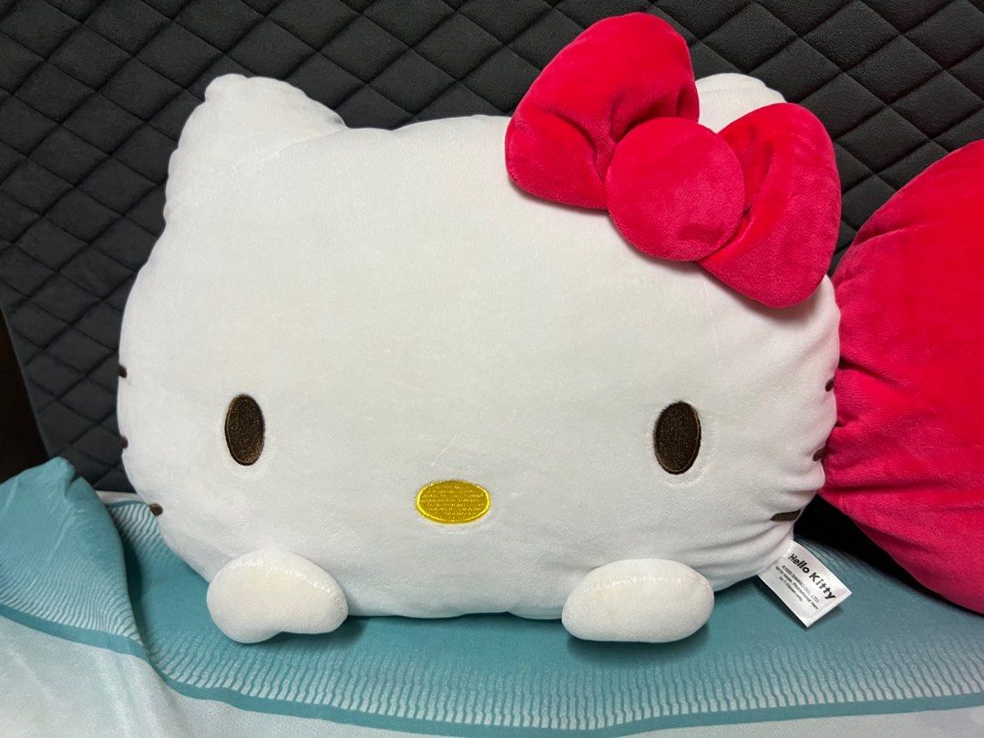 7 eleven Hello Kitty Hello Mimmy snap on pillow set (Category: Bedding & Towels) located in Las Pinas. Submitted by marblestoys (Listing ID 1368348119, Image 2). Description: Payment via bpi / bdo / gcash / PayPal Pay as you order Shipping fee shouldered by buyer Via flash / j&t / LBC/ Grab / lalamove Meet up: BFRV Las Piñas Crossposted .