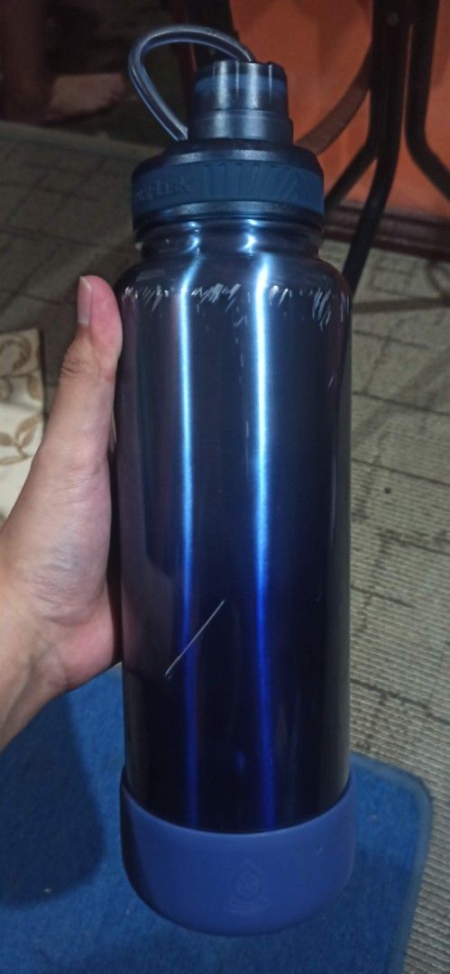 Aquaflask Terra Blue Lagoon 40 oz (Category: Water Bottles & Tumblers) located in Las Pinas. Submitted by kenespera123 (Listing ID 1368325391, Image 1). Description: Aquaflask Terra Blue Lagoon 40 oz with original box Price: 800 pesos Issue: Visible scratches as shown on post Meetup or delivery Contact me for further inquiries. Thank you! :).