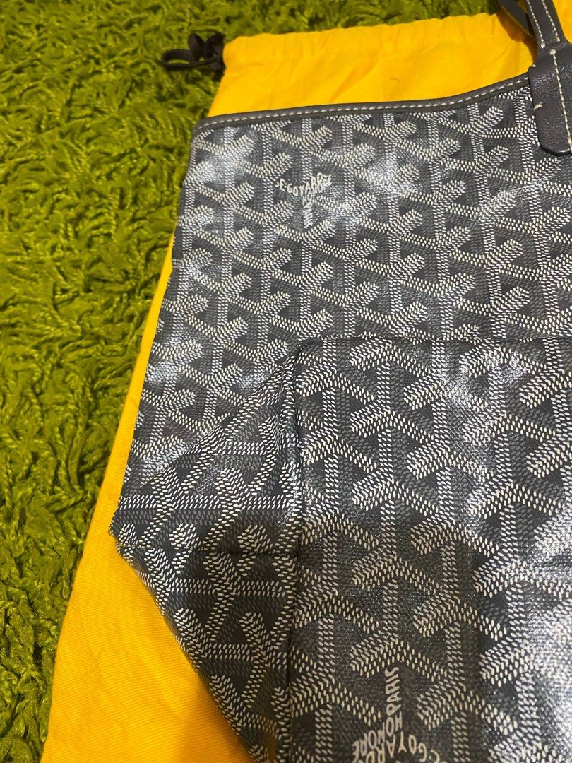 Authentic Goyard pm Size Bag (Category: Luxury Bags & Wallets) located in Quezon City. Submitted by jhaediah (Listing ID 1368287937, Image 3). Description: Goyard pm gray color may card at resibo authentic preloved pinas onhand.