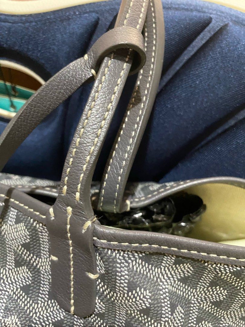 Authentic Goyard pm Size Bag (Category: Luxury Bags & Wallets) located in Quezon City. Submitted by jhaediah (Listing ID 1368287937, Image 2). Description: Goyard pm gray color may card at resibo authentic preloved pinas onhand.