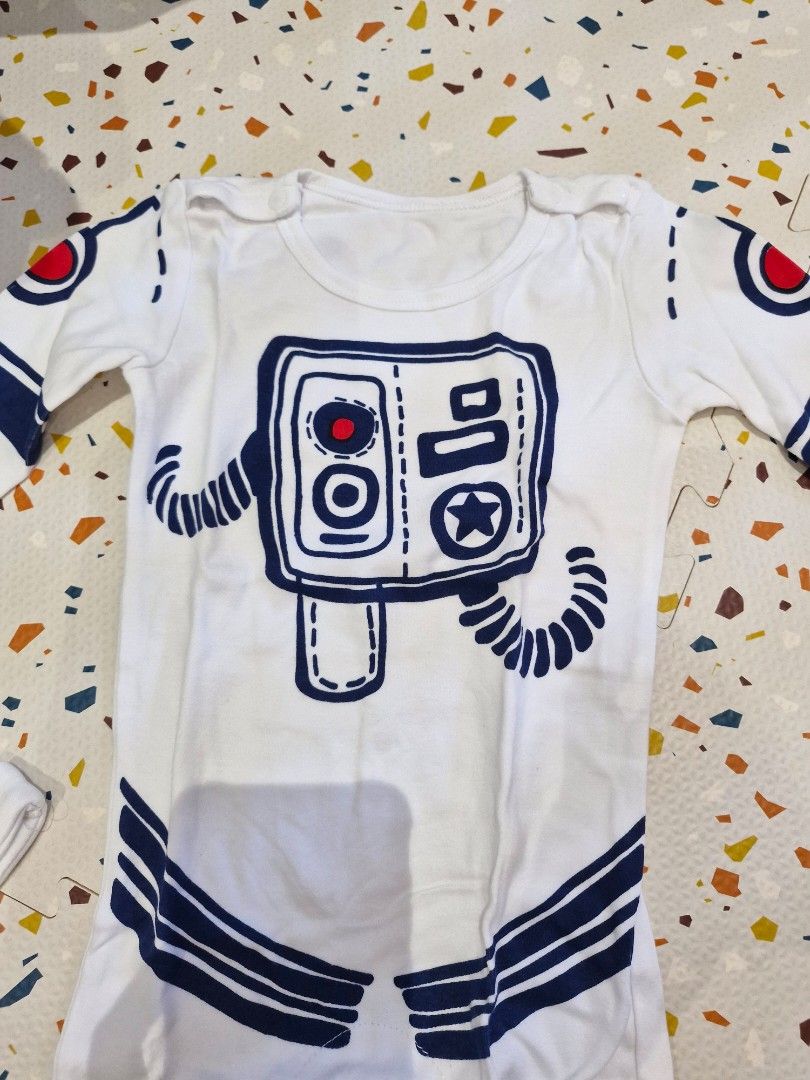 Baby Astronaut onesie (Category: Babies & Kids Fashion) located in Cavite. Submitted by jerzencarpio (Listing ID 1368280099, Image 3). Description: onesie astronaut with bonet used 1x only for prebirthday pictorial 12-18 mos.