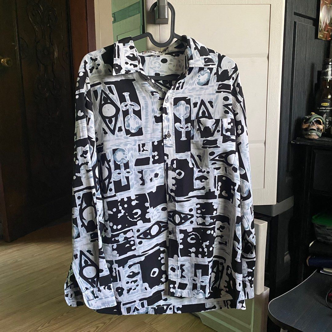 black and white top (Category: Longsleeves) located in Manila. Submitted by grimerx (Listing ID 1368360231, Image 1). Description: .