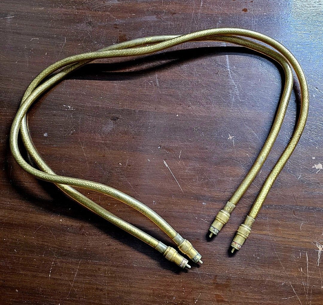 Braided Esoteric Gold Reference (Category: Other Audio Equipment) located in Singapore. Submitted by goofman (Listing ID 1368362921, Image 1). Description: Braided with double Shielding , Esoteric Gold Reference Interconnects, 1m.