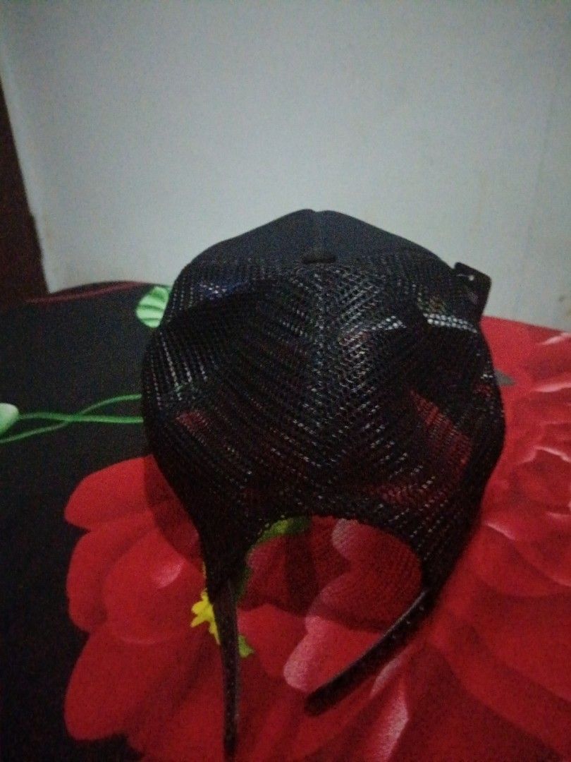 Cap (Category: Cap & Hats) located in Johor Bahru. Submitted by ghosttown007 (Listing ID 1368219236, Image 3). Description: dapat seperti dalam gambar ada satu sahaja...