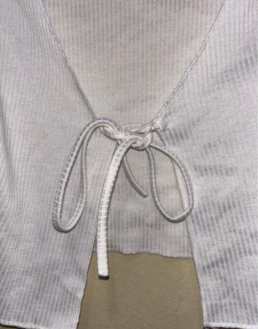 Cardigan long sleeve white croptop (Category: Longsleeves) located in Taguig. Submitted by de.clutter_manila (Listing ID 1368390087, Image 2). Description: good for xs - small girlies.