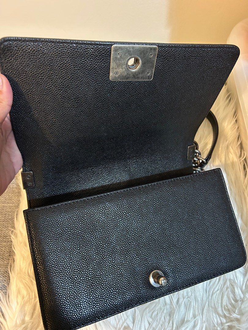 Chanel Le boy Caviar old medium (Category: Luxury Bags & Wallets) located in Quezon City. Submitted by isthatjessicat (Listing ID 1368381341, Image 2). Description: .