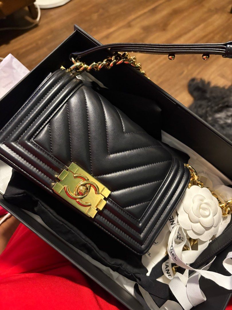 Chanel Le Boy Chevron small (Category: Luxury Bags & Wallets) located in Manila. Submitted by mvplovedstuff (Listing ID 1368357215, Image 1). Description: Chanel Boy Bag chevron in black lambskin, gold-tone hardware. With box, ribbons and authenticity card Good as new!! I barely use this.