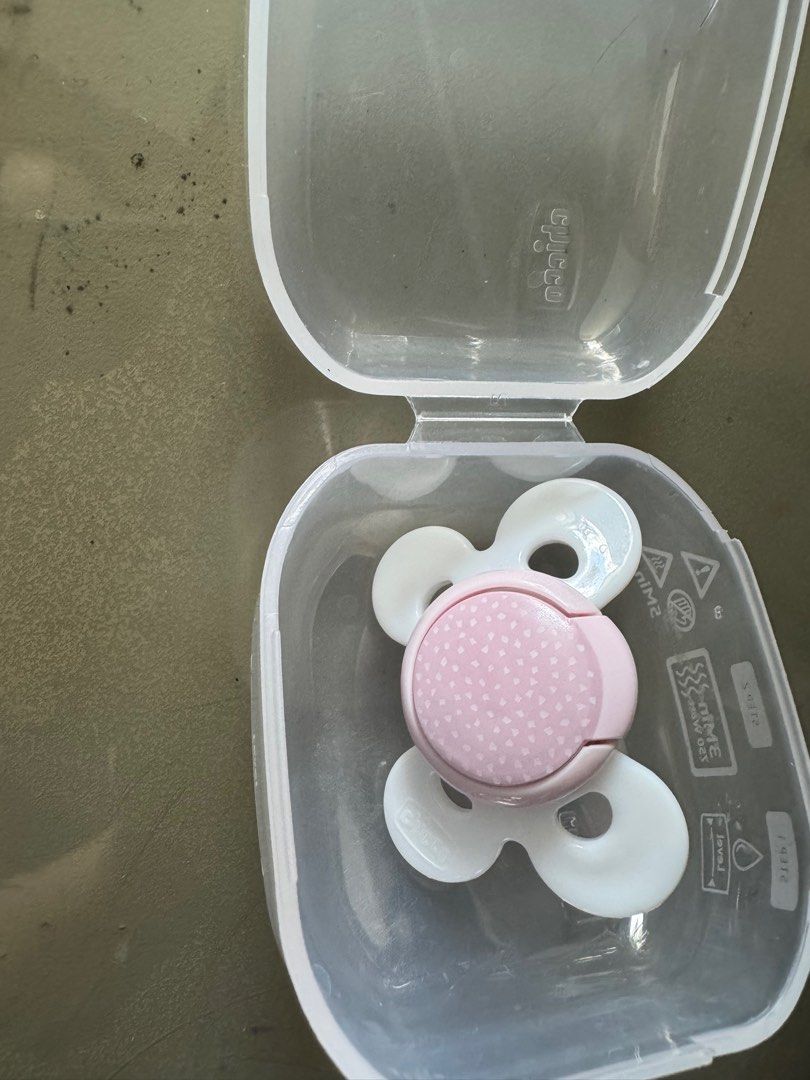 Chicco Pacifier (Category: Soothers & Pacifiers) located in Manila. Submitted by 17thfinds (Listing ID 1368223860, Image 3). Description: Good as new Naopen pinatry lang pero ayaw gamitin ni baby. .