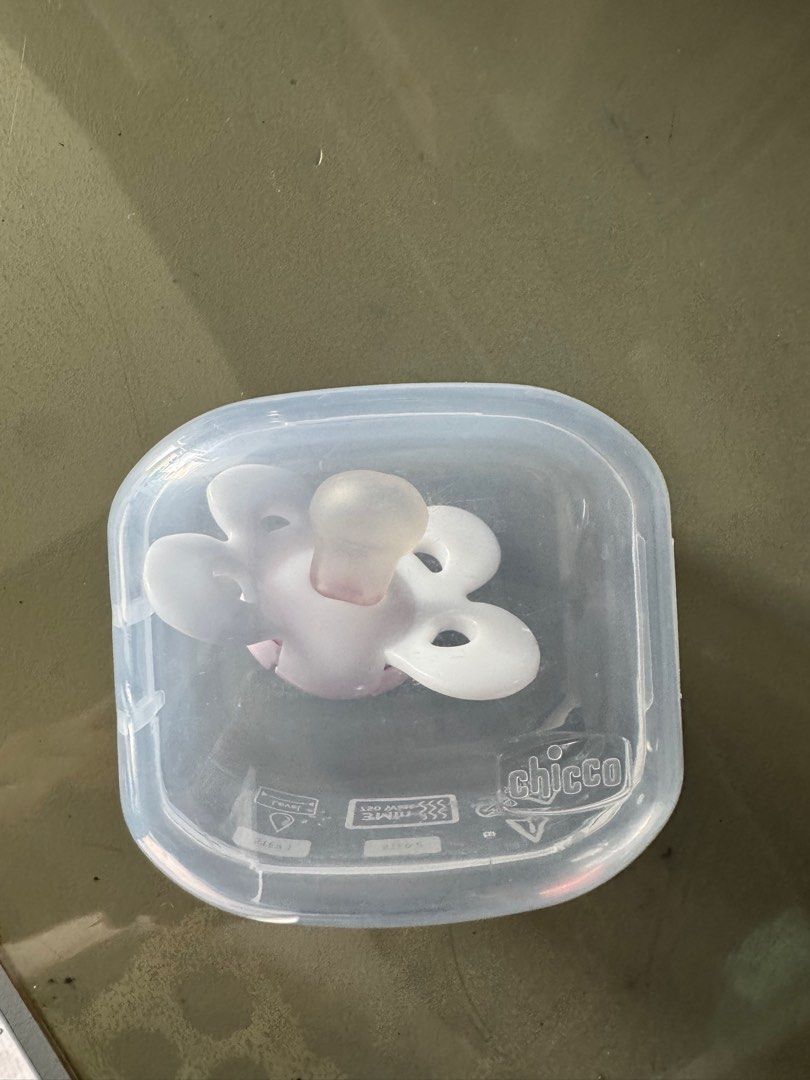 Chicco Pacifier (Category: Soothers & Pacifiers) located in Manila. Submitted by 17thfinds (Listing ID 1368223860, Image 1). Description: Good as new Naopen pinatry lang pero ayaw gamitin ni baby. .