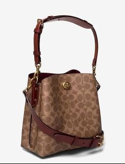 (Category: ) located in . Submitted by closetcleanout___ (Listing ID 1368239687, Image 1). Description: .