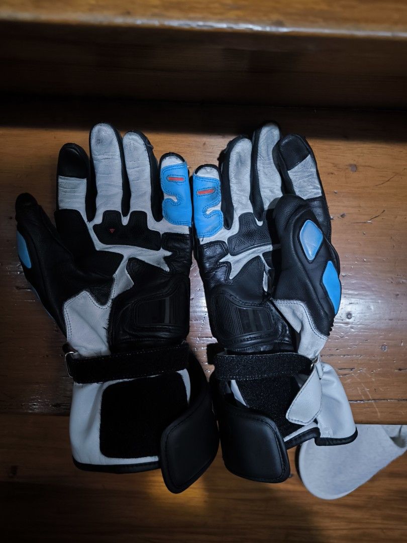 DAINESE GLOVES (Category: Activewear) located in Marikina City. Submitted by johnzilla (Listing ID 1368274586, Image 2). Description: FOR SALE DAINESE DRUID 3 OEM PRICE: 3000 PESOS SIZE: LARGE Marikina area.
