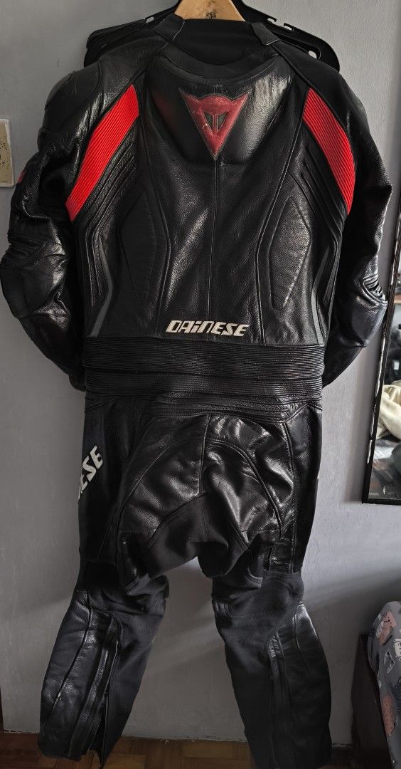 DAINESE SUIT (Category: Coats, Jackets and Outerwear) located in Marikina City. Submitted by johnzilla (Listing ID 1368273733, Image 3). Description: FOR SALE ORIGINAL DAINESE LAGUNA SECA EVO 2 Piece PRICE: 12,500 Pesos All goods 100% lahat ng zippers Intact Shoulder, Knee, Shin, Elbow Protectors. Size: 56 pero pina resize ko yung sa hips banda para mas comfy. My weight and height reference, 5'10 and 86kgs. Issue: Left shoulder plate may gasgas, 