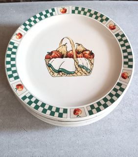 Dinner Plates from Gibson Housewares SET OF 6