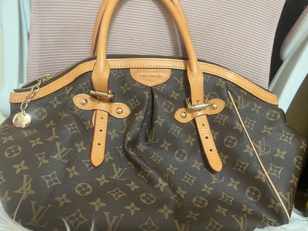 Fashion bag (Category: Luxury Bags & Wallets) located in Quezon City. Submitted by atetski (Listing ID 1368398207, Image 1). Description: Fashion Large bag Clean Lalamove por j&t Gcash paymeny.