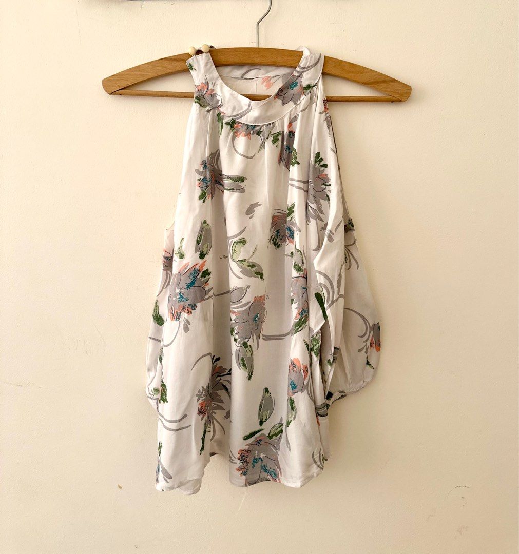 Floral off shoulder (Category: Others Tops) located in Cavite. Submitted by DeclutterwithMi (Listing ID 1368297222, Image 1). Description: .
