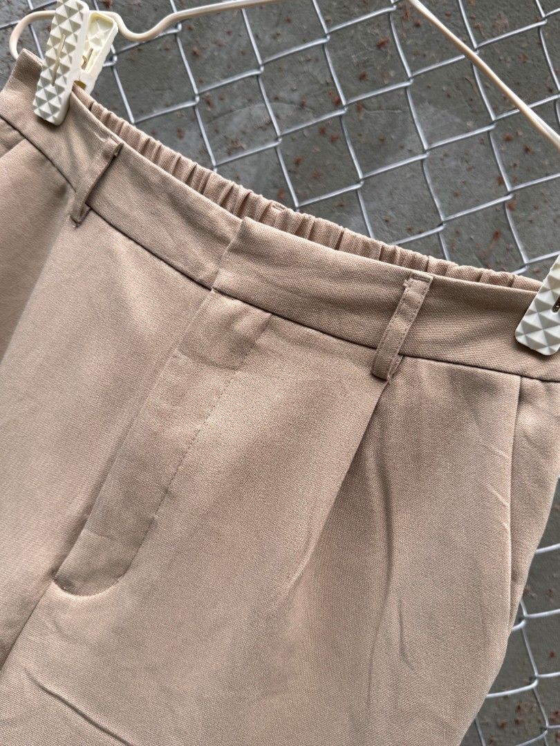 GU BROWN TROUSER (Category: Other Bottoms) located in Vigan. Submitted by Ellexea (Listing ID 1368279574, Image 2). Description: .