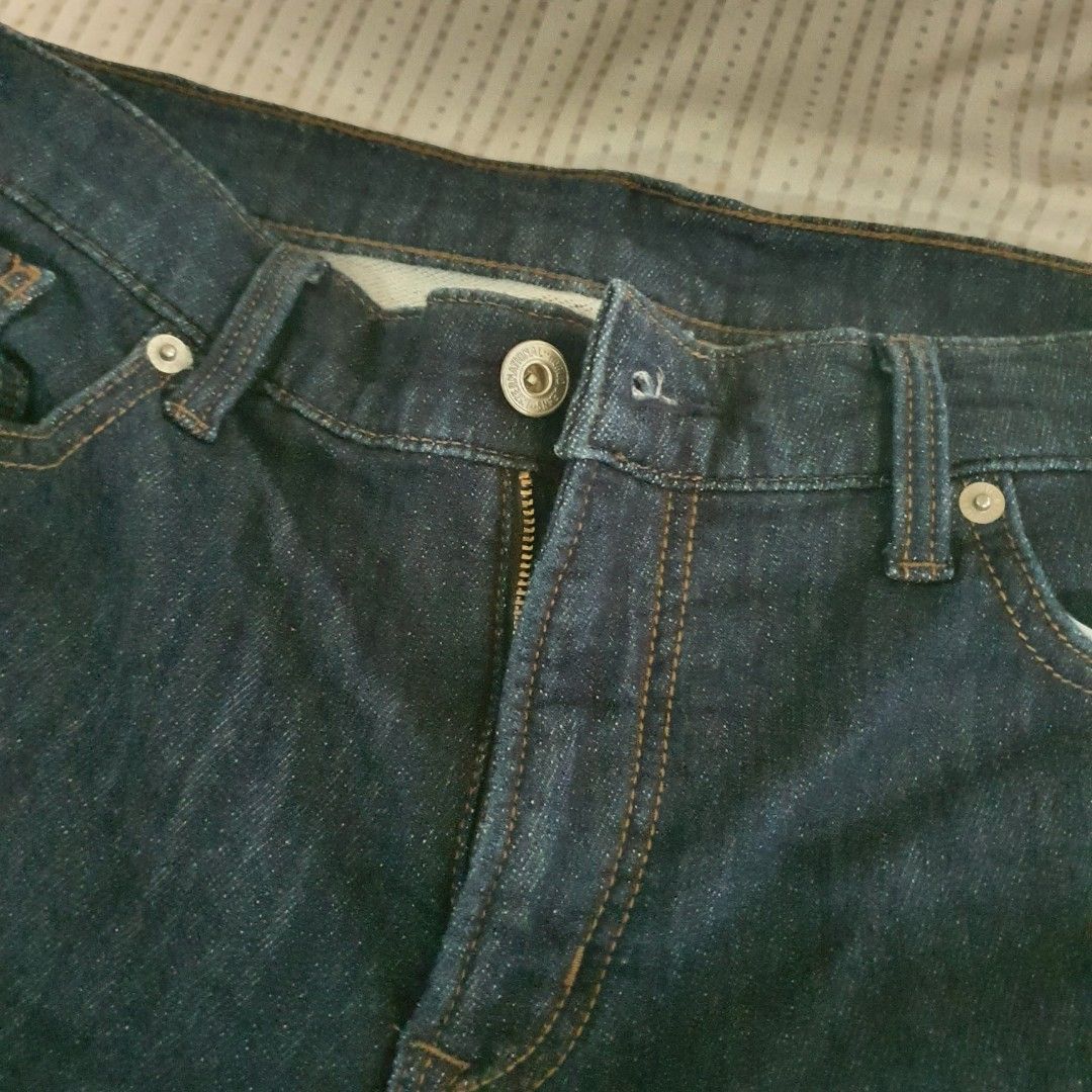 GU dark indigo slimfit jeans (Category: Jeans) located in Cainta. Submitted by kenmaralit (Listing ID 1368250835, Image 2). Description: GU Dark Indigo Jeans Size Large (34) Excellent Condition Very nice material, perfect for casual and semi formal👍 RFS: serious decluttering.