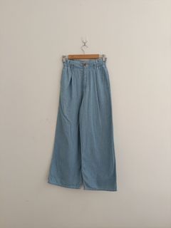 GU Wide Pleated Jeans