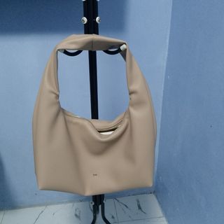 Gvn medium hobo bag in taupe