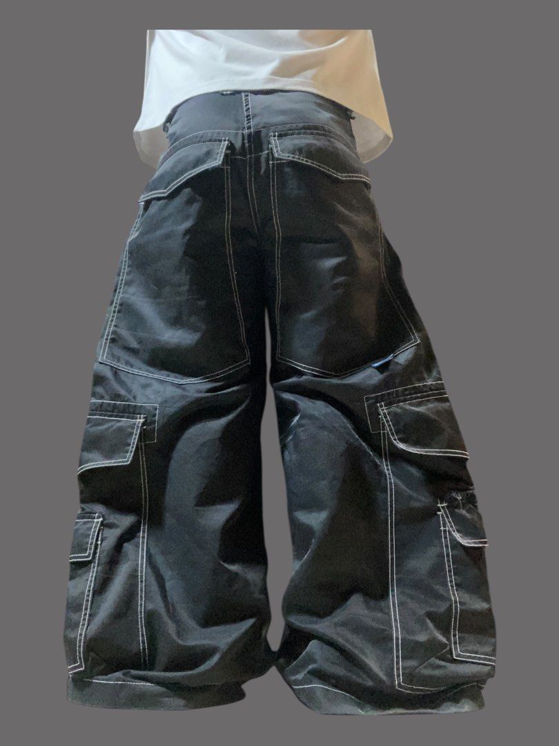 Jnco Thai Boot Big Deep Pockets Baggy Jeans (Category: Jeans) located in Antipolo. Submitted by flameheadz (Listing ID 1368383742, Image 1). Description: - Fabric loose see slides, white spots not noticeable, heavy and thick material Waist: 30” Length: 38.5” Thigh: 13.5” LO: 14.5” + SF Model Reference: 5’4 60kg 30” Waist .