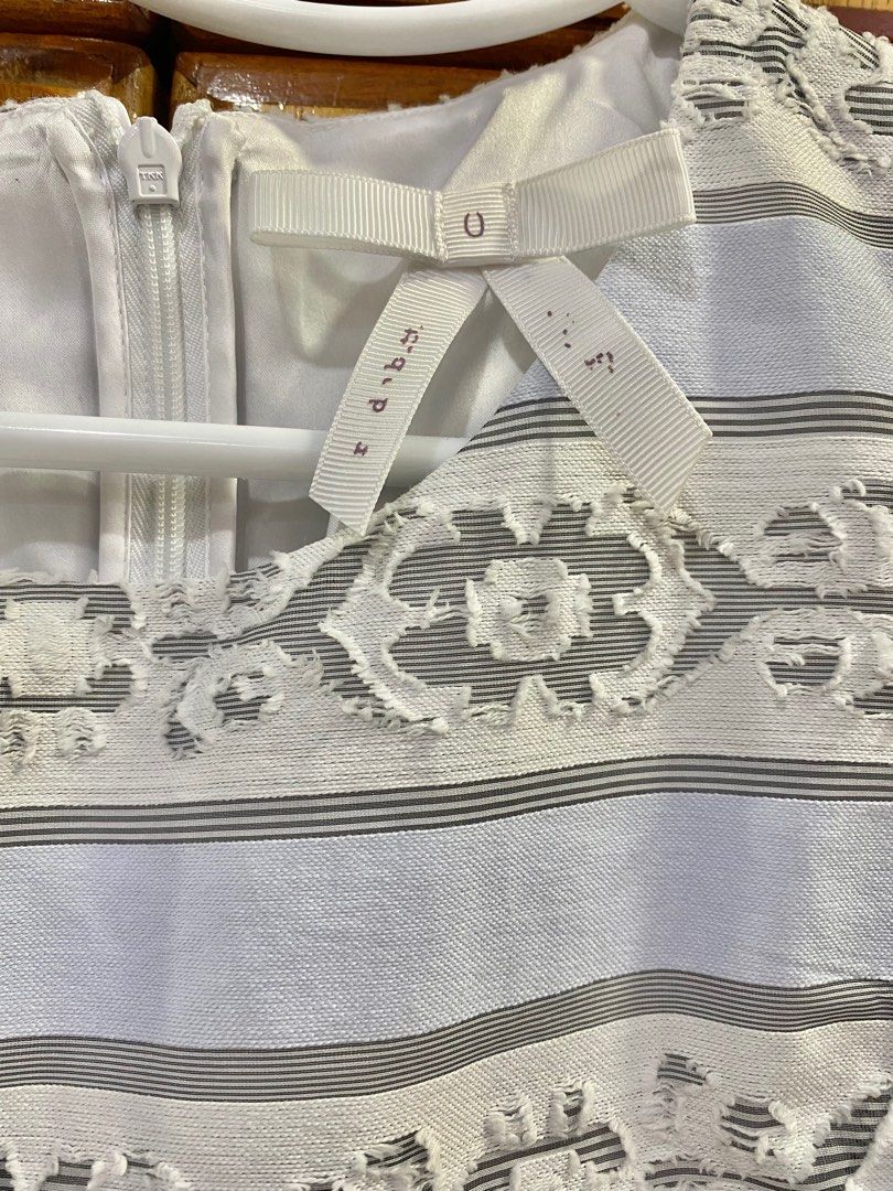 Kids formal dress (Category: Babies & Kids Fashion) located in Manila. Submitted by claranoreen (Listing ID 1368316566, Image 2). Description: used twice best fit 8-10 yrs old girl.