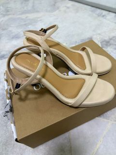 (Category: ) located in . Submitted by belikemepreloved (Listing ID 1368338597, Image 1). Description: .