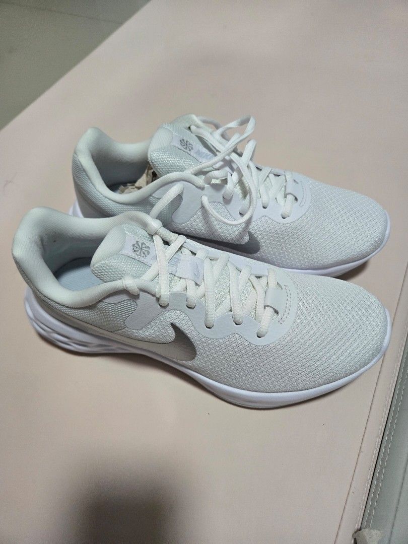 Nike Revolution 6 (Category: Sneakers) located in Bayombong. Submitted by 3dalley (Listing ID 1368396195, Image 1). Description: Size: 7.5US Bought wrong size Location: Bayombong, Nueva Vizcaya.