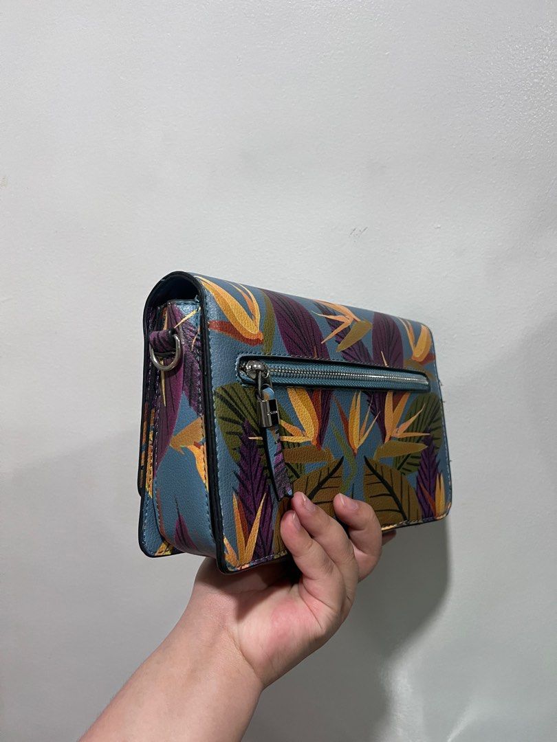 Parfois Sling Bag (Category: Cross-body Bags) located in Pasig City. Submitted by declutterwithai (Listing ID 1368345185, Image 2). Description: Original parfois bag With adjustable strap A little smudge on the magnet Condition: 9/10 Seller’s favorite Rfs: decluttering Loc: Ortigas Center Pick up or lalamove only.