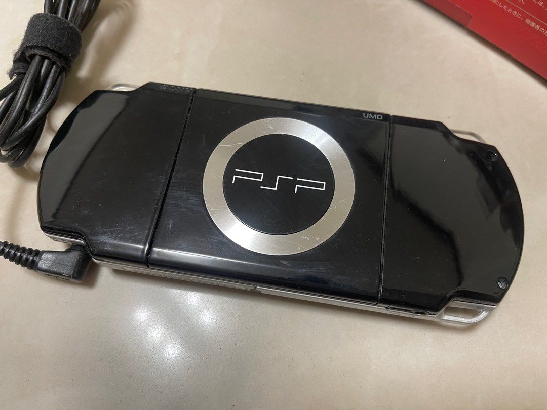 由 hetty618 (刊登 ID 1368361347，圖片 2) 提交，位於 台南市 (Tainan) 的 PSP無電池附充電器 (類別：PlayStation)，說明：無電池。
