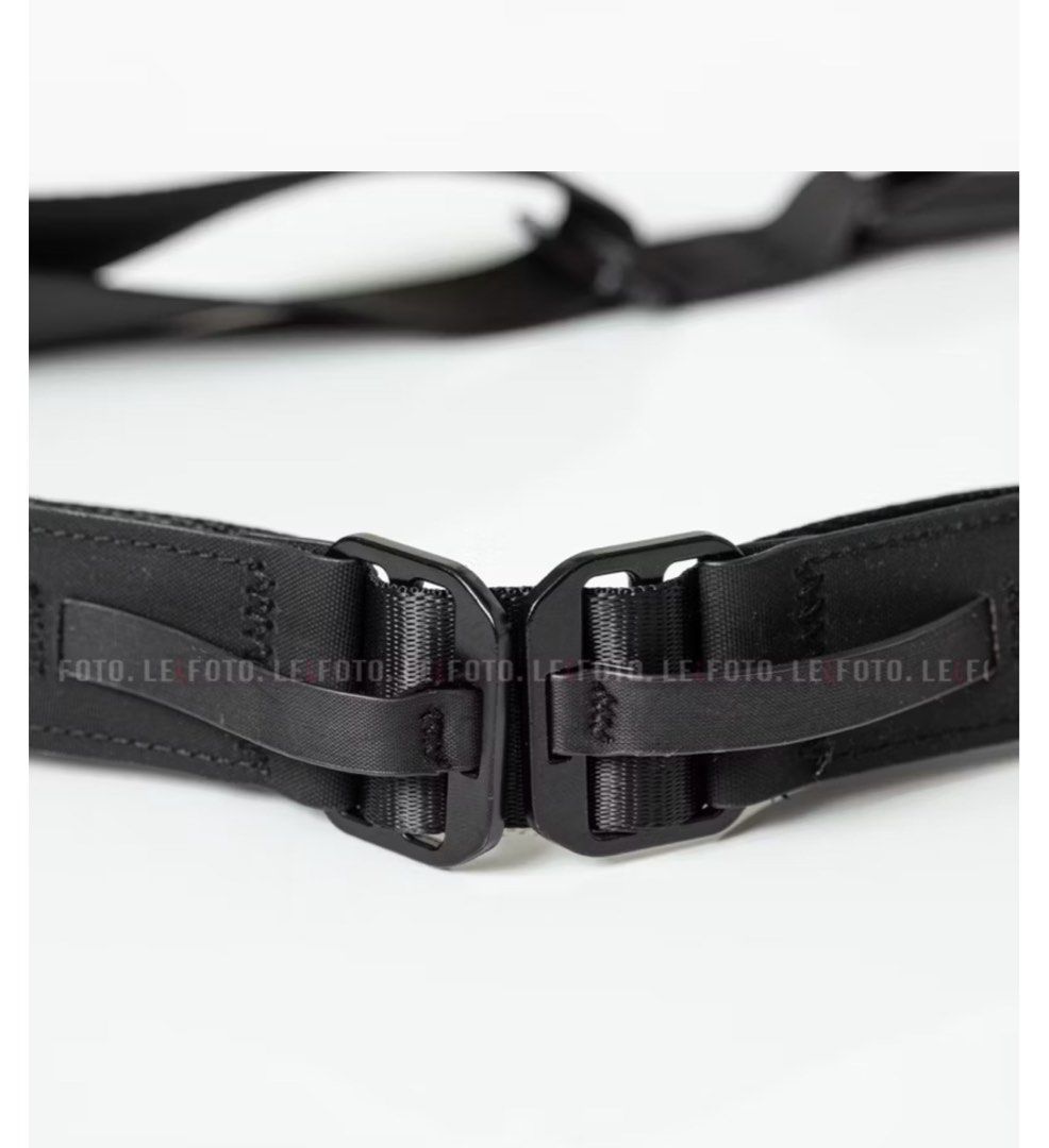Quick release camera strap (Category: Camera Bags & Carriers) located in Singapore. Submitted by _knza (Listing ID 1368346448, Image 3). Description: - adjustable length - easy to clip and unclip - load capacity: 2.5kg.