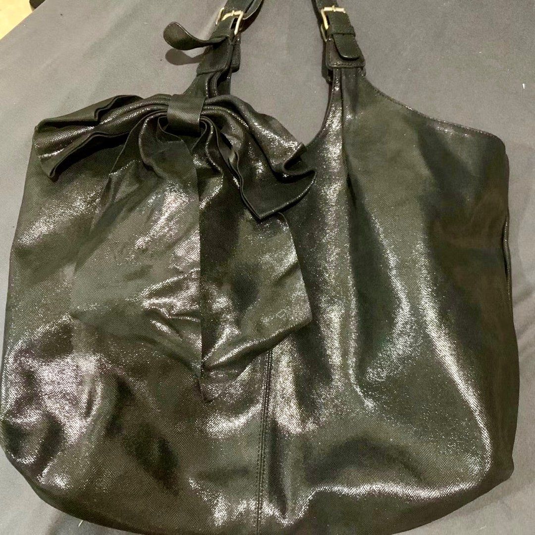 Red Valentino Xlarge bow tote (Category: Luxury Bags & Wallets) located in Quezon City. Submitted by asiaco (Listing ID 1368341549, Image 2). Description: This hobo red valentino is extra large in size. Still very nice preloved condition with minor signs of usage only. .