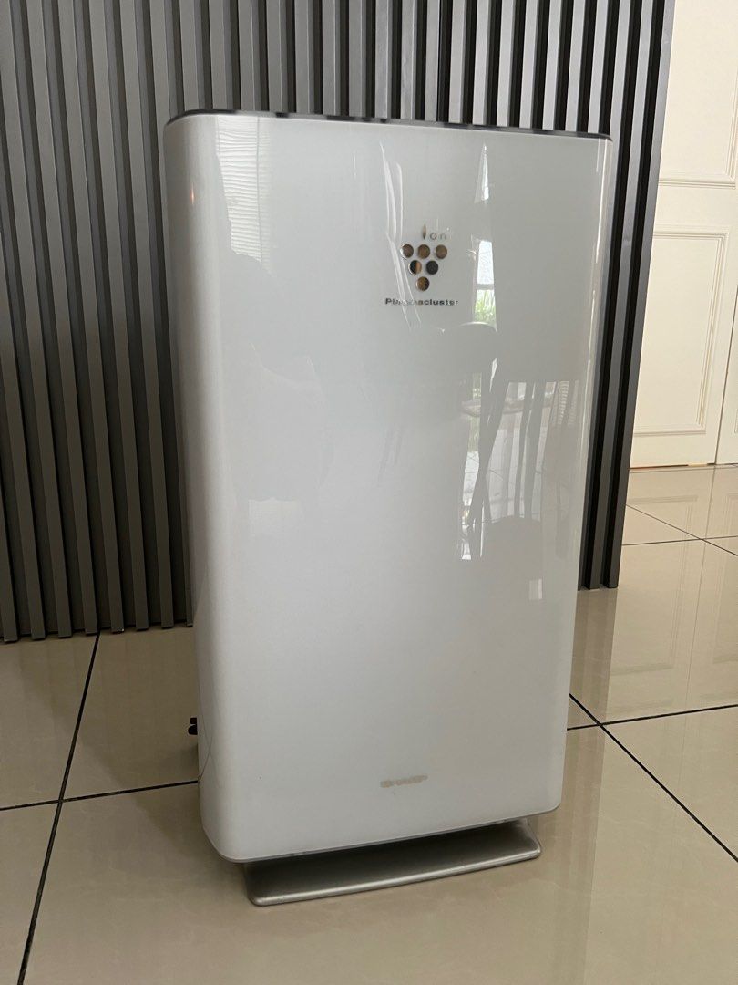 SHARP Air Purifier (Category: Air Purifiers & Dehumidifiers) located in Kuala Lumpur. Submitted by ellebasil (Listing ID 1368307056, Image 2). Description: Model: FU-S51E-W -L34cm x H60.5cm x D22cm *You may pickup or arrange transport (Lalamove etc) yourself or I arrange for you with charges .
