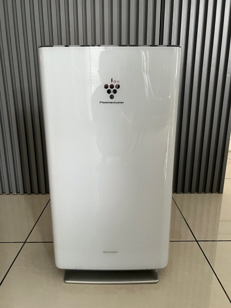 SHARP Air Purifier (Category: Air Purifiers & Dehumidifiers) located in Kuala Lumpur. Submitted by ellebasil (Listing ID 1368307056, Image 1). Description: Model: FU-S51E-W -L34cm x H60.5cm x D22cm *You may pickup or arrange transport (Lalamove etc) yourself or I arrange for you with charges .