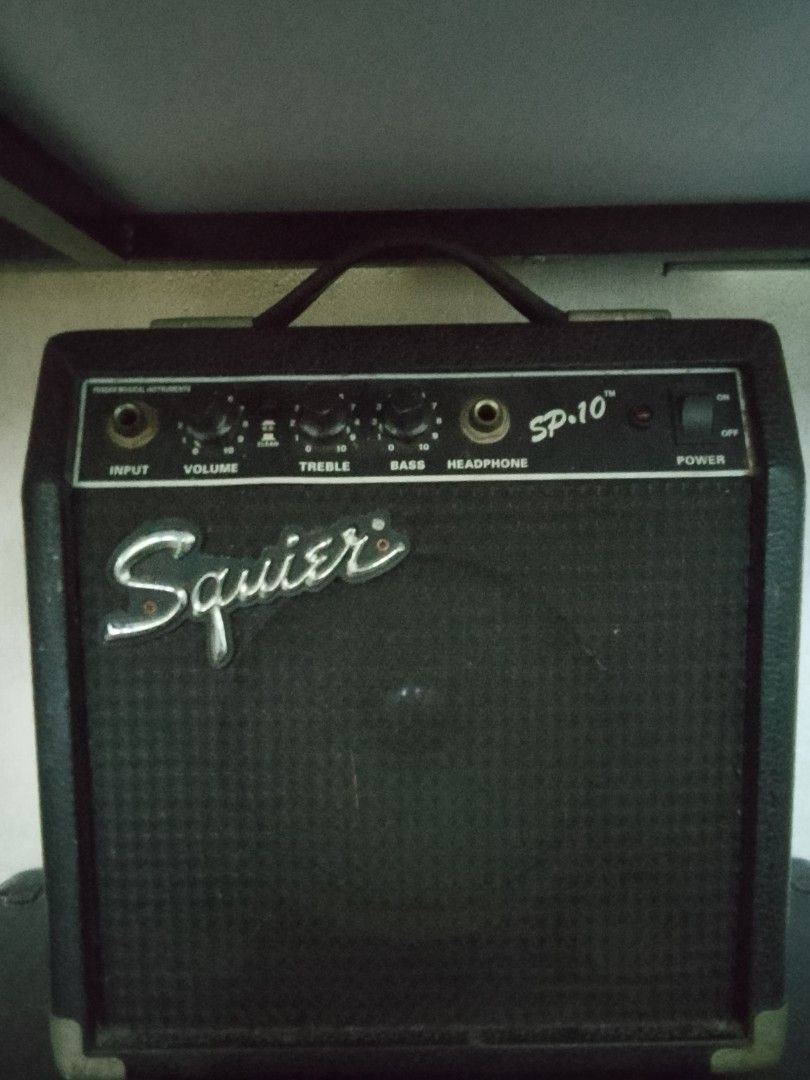 Squier Mini Amp (Category: Musical Instruments) located in Kuala Lumpur. Submitted by msmm17 (Listing ID 1368304769, Image 1). Description: Boleh guna ada suara cuma knob issue ....