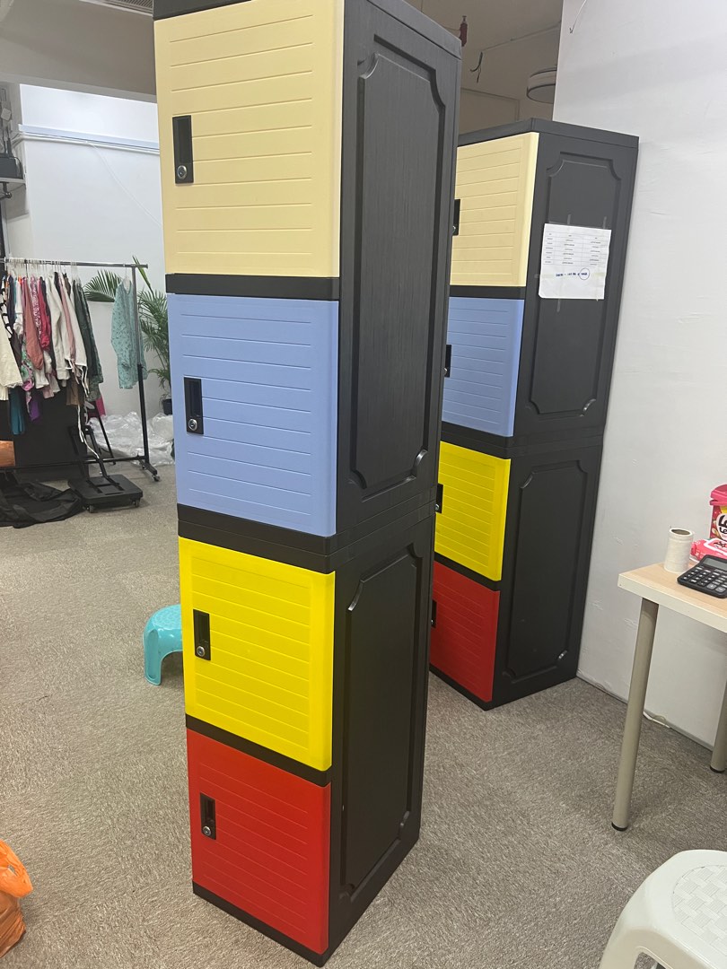 Storage Locker with key, 1 set 4 compartment x 2 available set (Total 8 ...