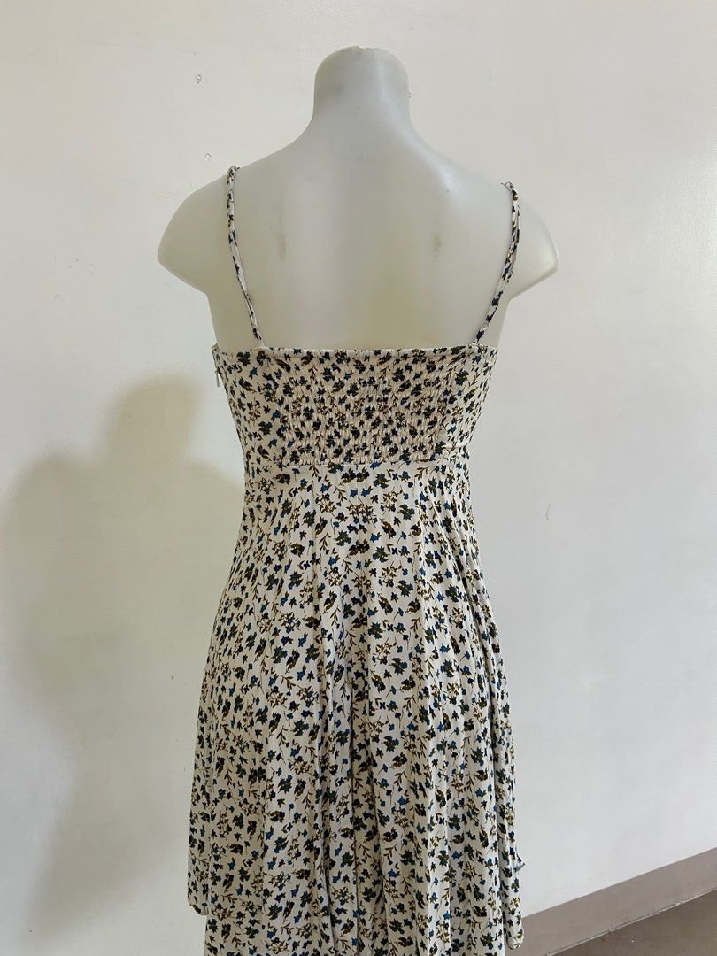 summer dress (Category: Dresses) located in Rizal. Submitted by luzon2 (Listing ID 1368277998, Image 2). Description: my own preloved summer dress. decluttering need to dispose some of my dress masikip n s cabinet.
