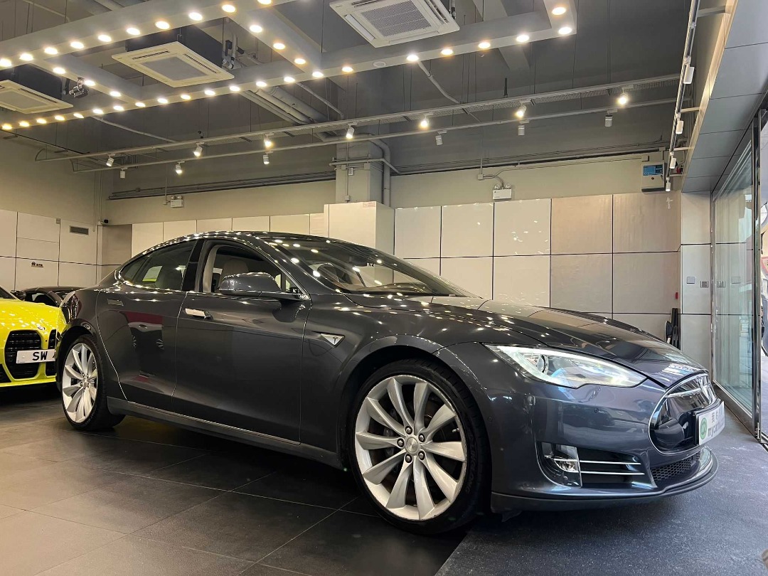 Tesla  Model S 60 Auto62863174337411111
